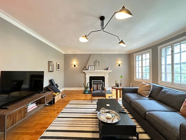 Building Photo - 5516 N Kenmore Ave