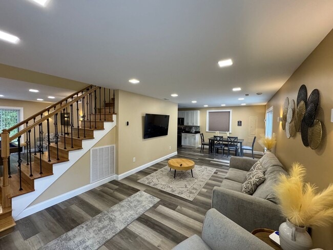 Building Photo - MOVE IN READY!!!!