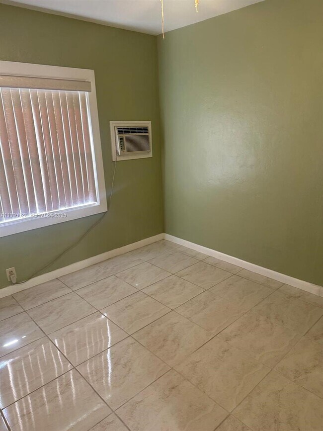 Building Photo - 11108 Peachtree Dr