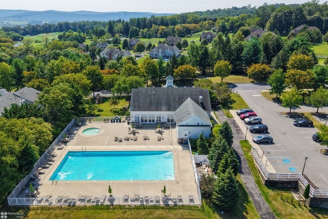 Building Photo - Bright, spacious 2-bedroom / 2-bath condo available now!