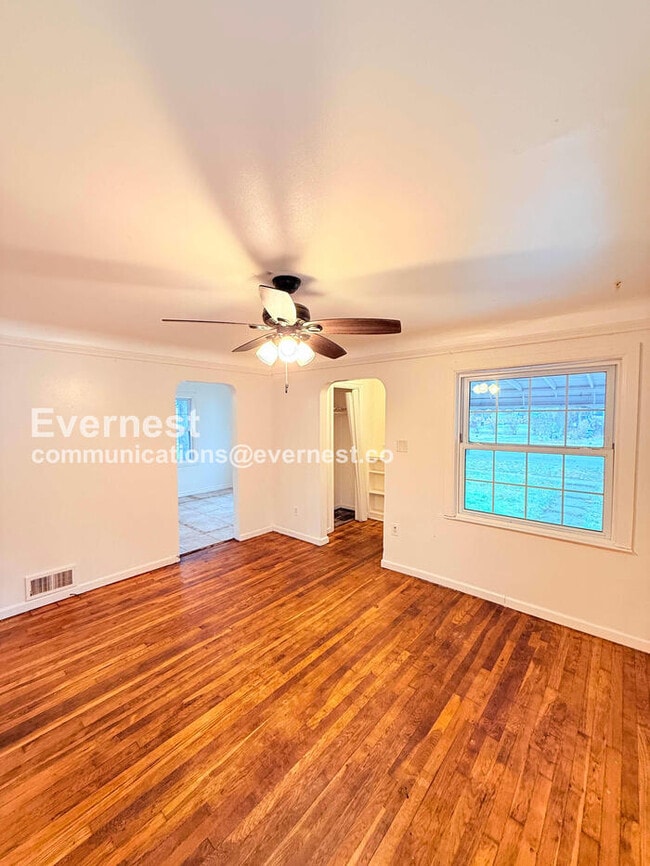 Building Photo - 25337 Ivanhoe Ave