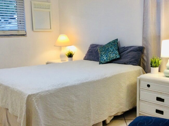 bedroom - 111 N L St