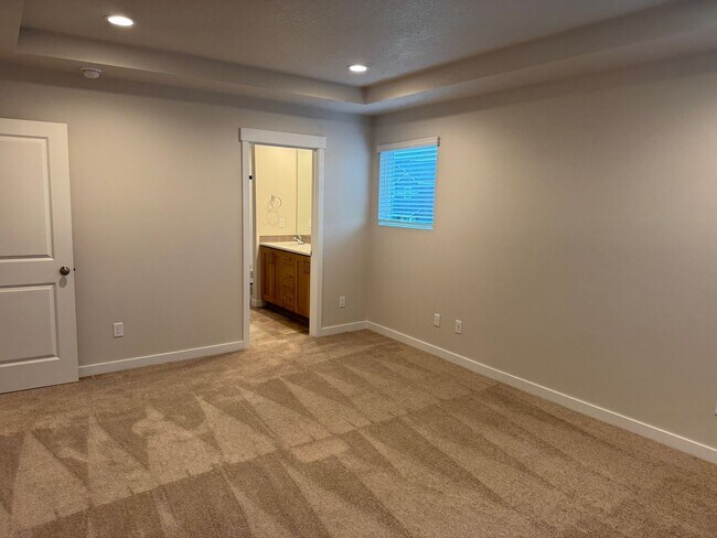 Building Photo - Spacious 3 Bedroom – Move-In Ready!