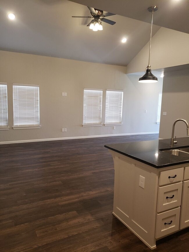 Building Photo - Welcome Home!!