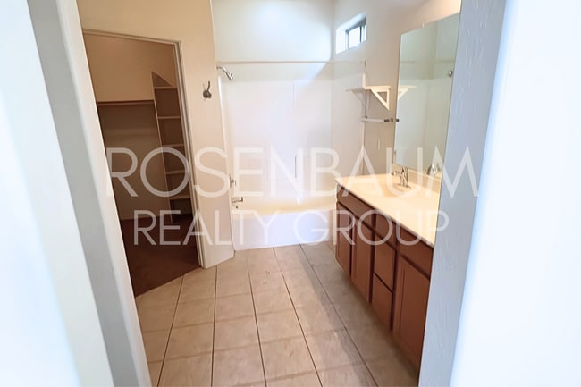 Building Photo - Beautiful 2BD/2BA Home with 2-Car Garage i...