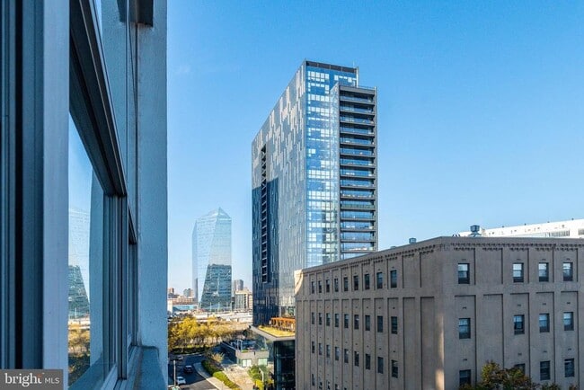 Building Photo - 2200 Arch St