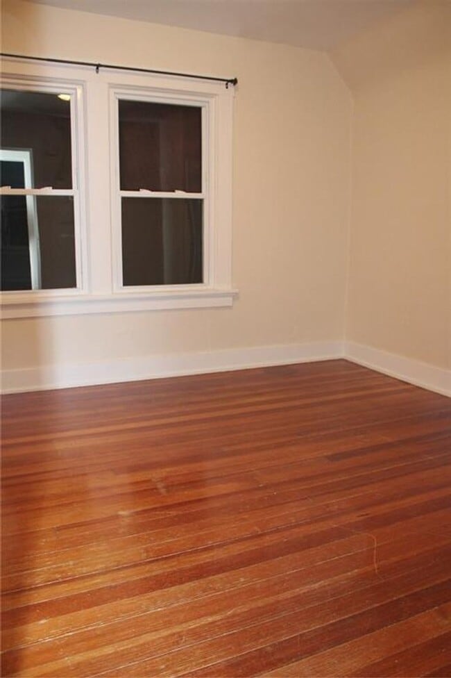 Building Photo - COMING SOON-2 Bedroom 1 Bathroom Home-1520 D Ave NE