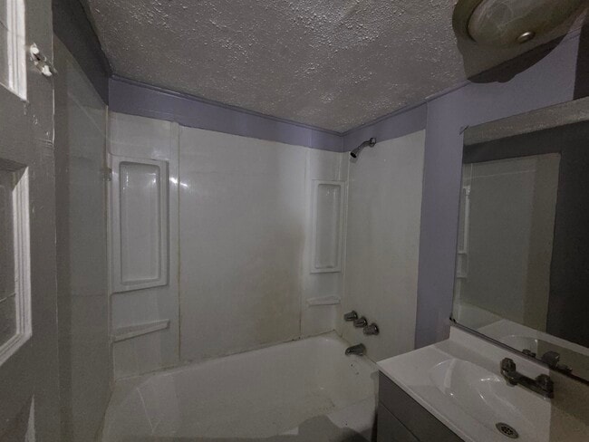 Building Photo - 1320 Faxon Ave