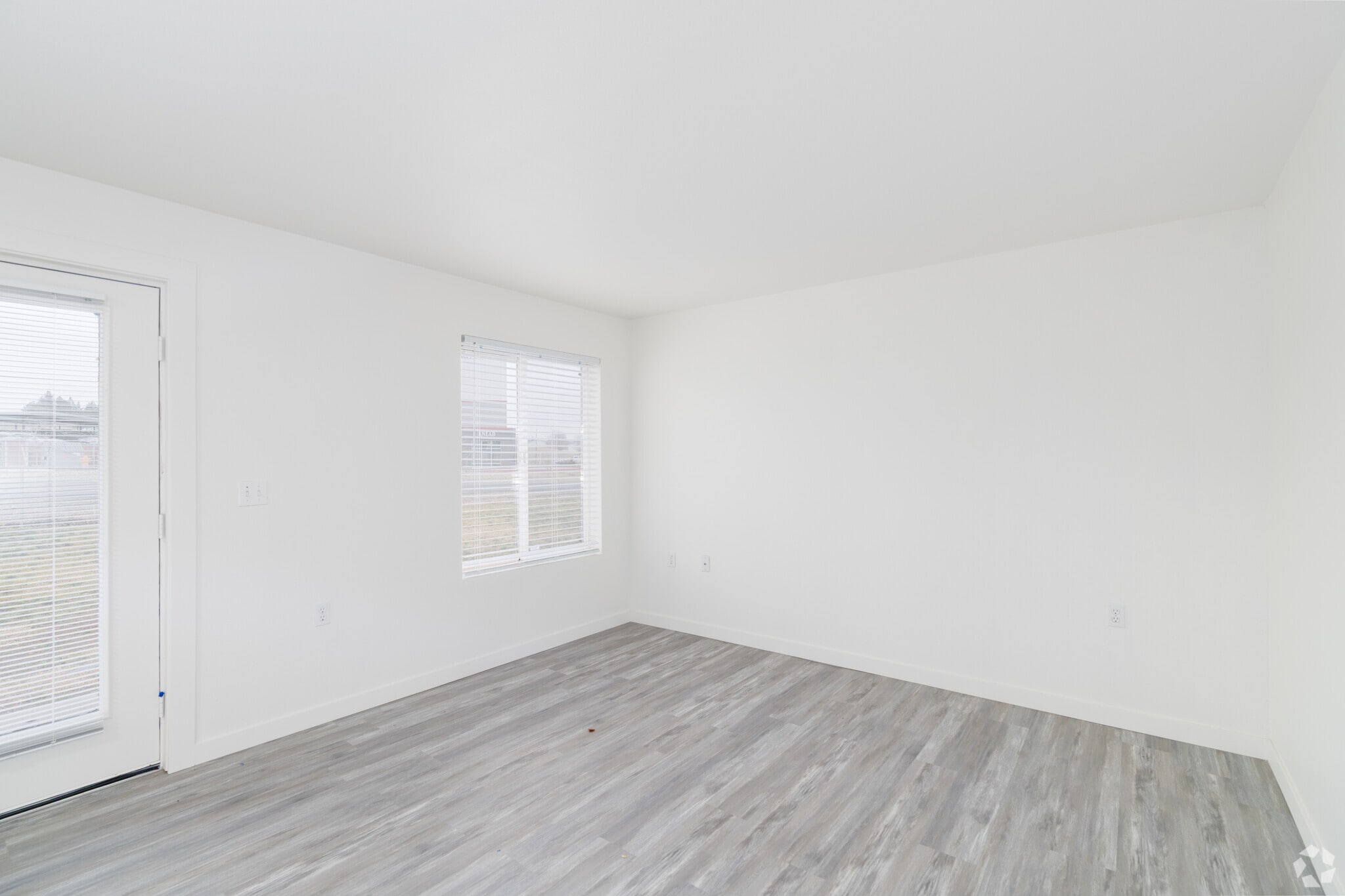 3BR, 2BA - 1036SF - Living Room - NORTHWOOD MANOR APTS