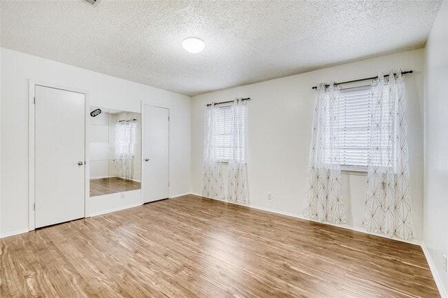 Building Photo - 6601 Skycrest Dr