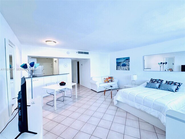 Building Photo - 100 Lincoln Rd