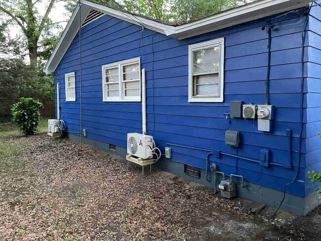 Building Photo - 916 Northside Dr
