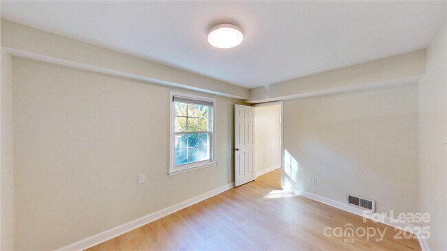 Building Photo - 2844 Goneaway Rd