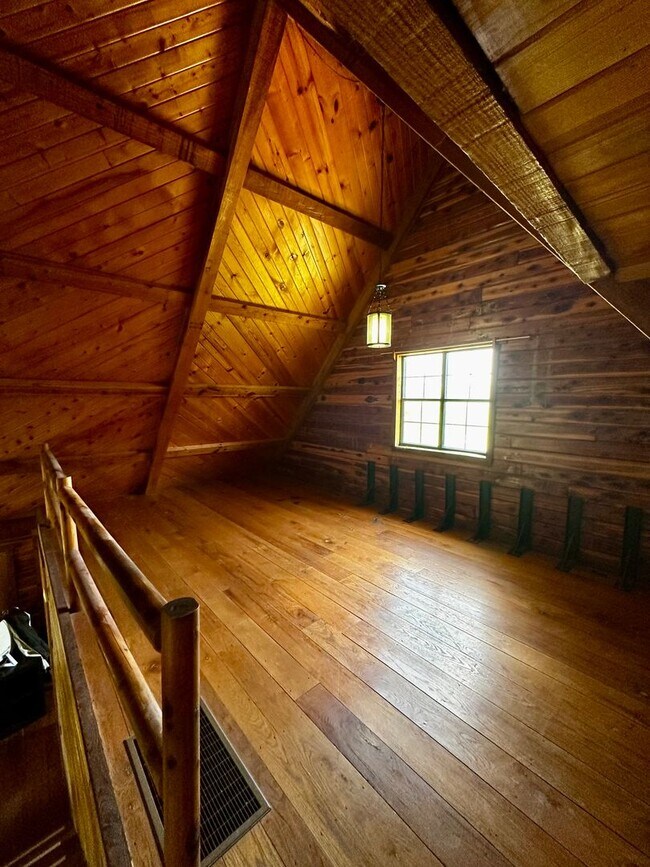 Building Photo - Log Cabin in Pilot Grove, MO