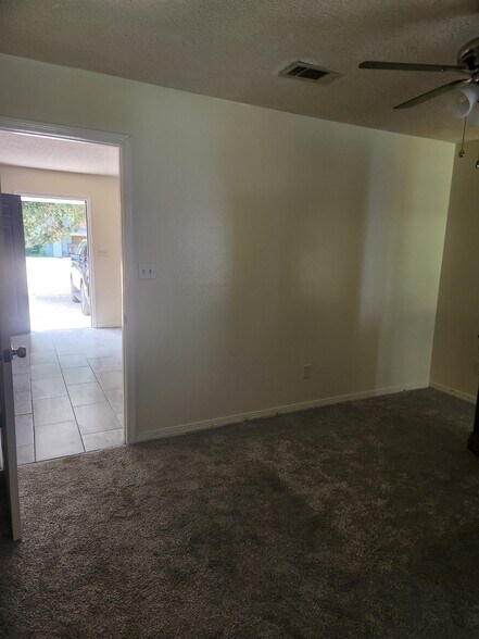 Building Photo - 8190 Stonebrook Dr