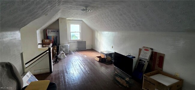 Building Photo - 382 W Cedar St