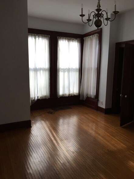 Building Photo - 302 Perrin Ave