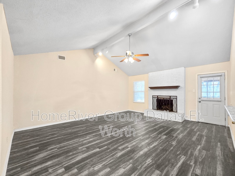 Building Photo - 6824 Shadydale Dr