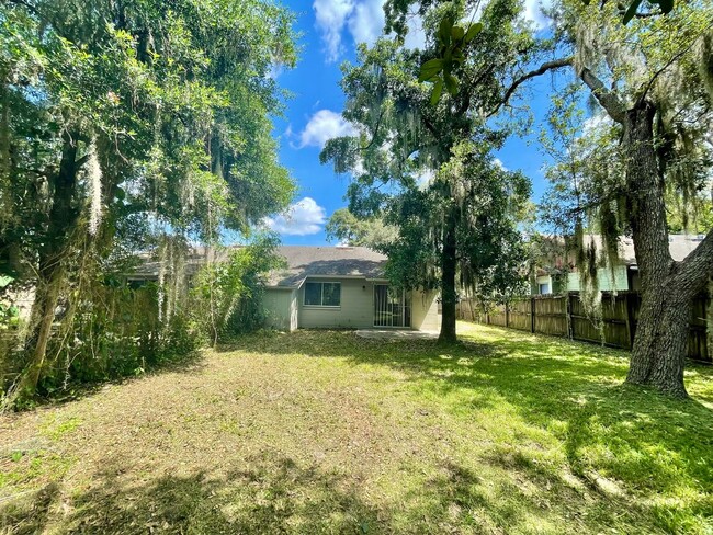 Building Photo - Cute 2/1 Duplex off Alafaya!