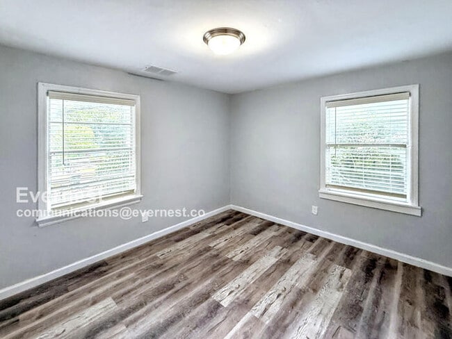 Building Photo - 618 Brunson Ave