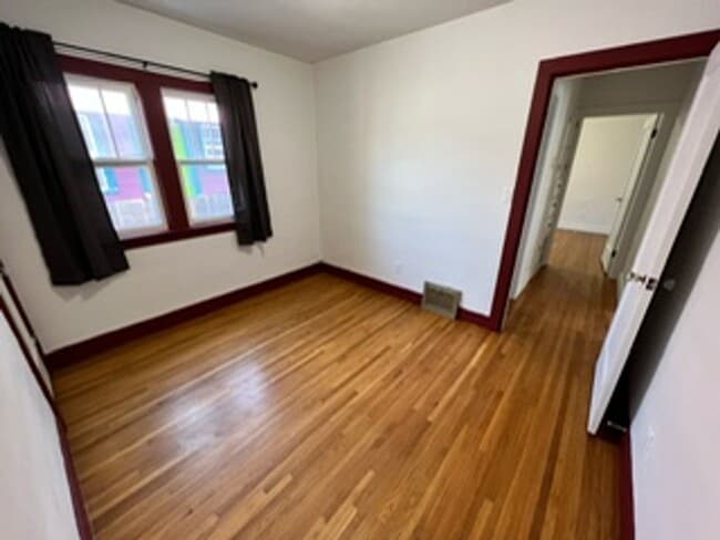 Building Photo - 117 S Jackson St