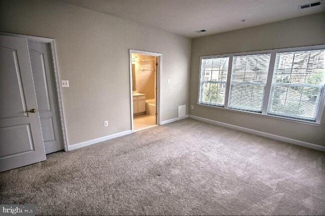 Building Photo - 903 Crestfield Dr