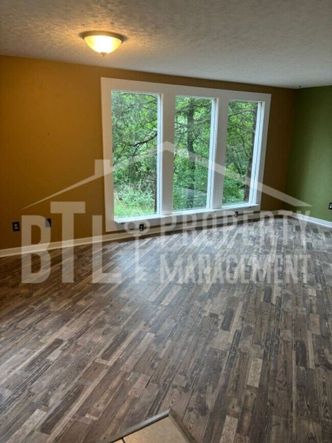Building Photo - Peaceful 3-Bedroom Home Near Branson, MO – Reeds Spring School District