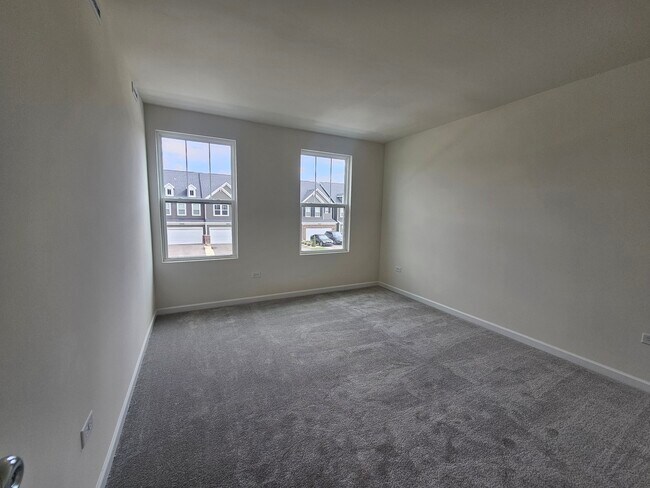 Building Photo - 5954 Hawkweed Dr