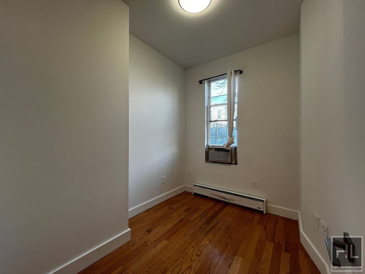 Building Photo - NO FEE / SUMMERFIELD STREET / Spacious 3-Bed 1-Bath / Bushwick and Ridgewood Border