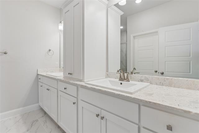 Building Photo - 4701 Piedras Lanzar Dr