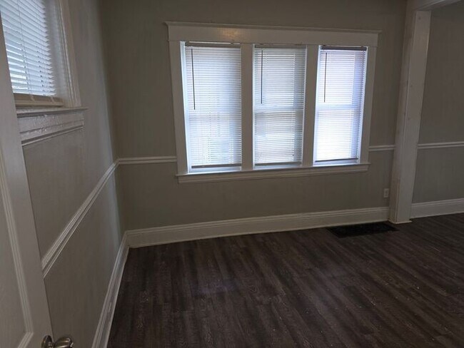 Building Photo - Three Bedroom Single Family home
