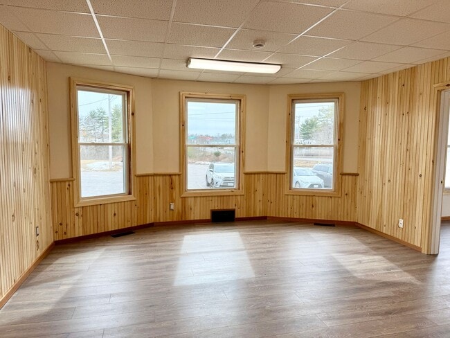 Building Photo - Well maintained inside and out