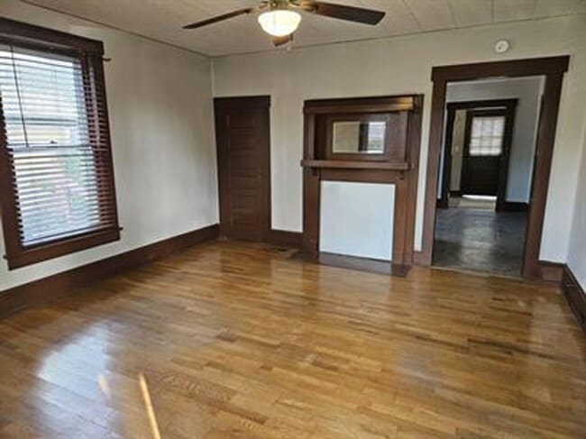 Building Photo - Quaint 2 Bed, 1 Bath Home – Available 11/1/25!