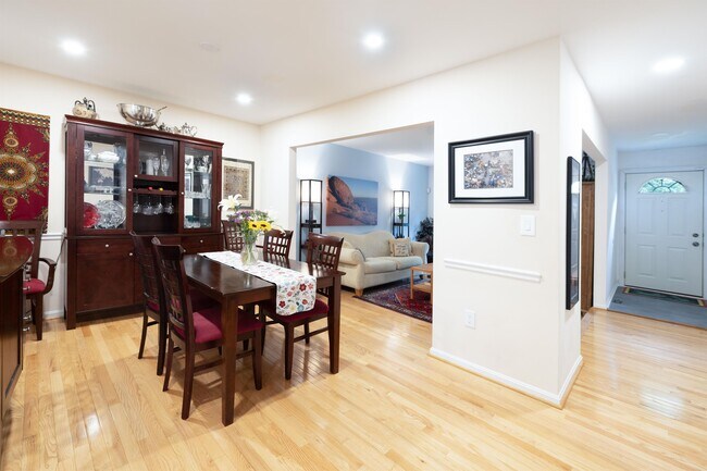 Building Photo - 9843 Campbell Dr