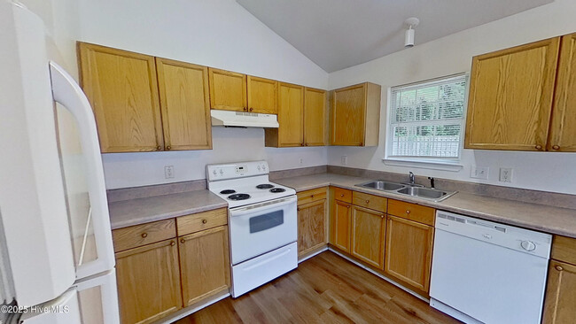 Building Photo - 4252 Sunglow Dr