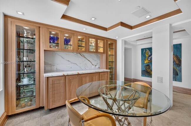 Building Photo - 5025 Collins Ave