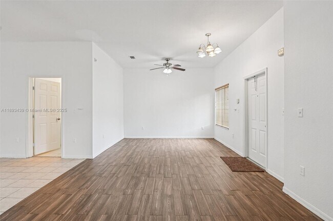 Building Photo - 2456 SE 19th Ct