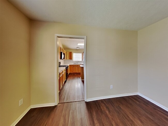 Building Photo - 2908 Cambridge Circus