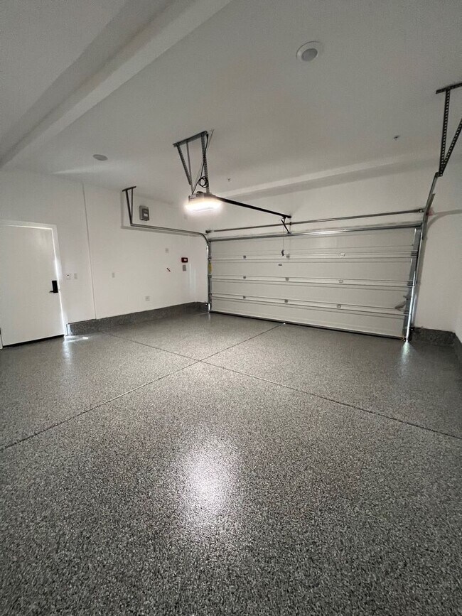 Building Photo - 809 Cosmos Dr