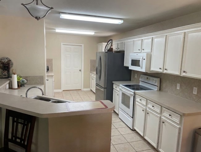 Building Photo - AVAILABLE SOON! APPLY ON OUR WEBSITE!