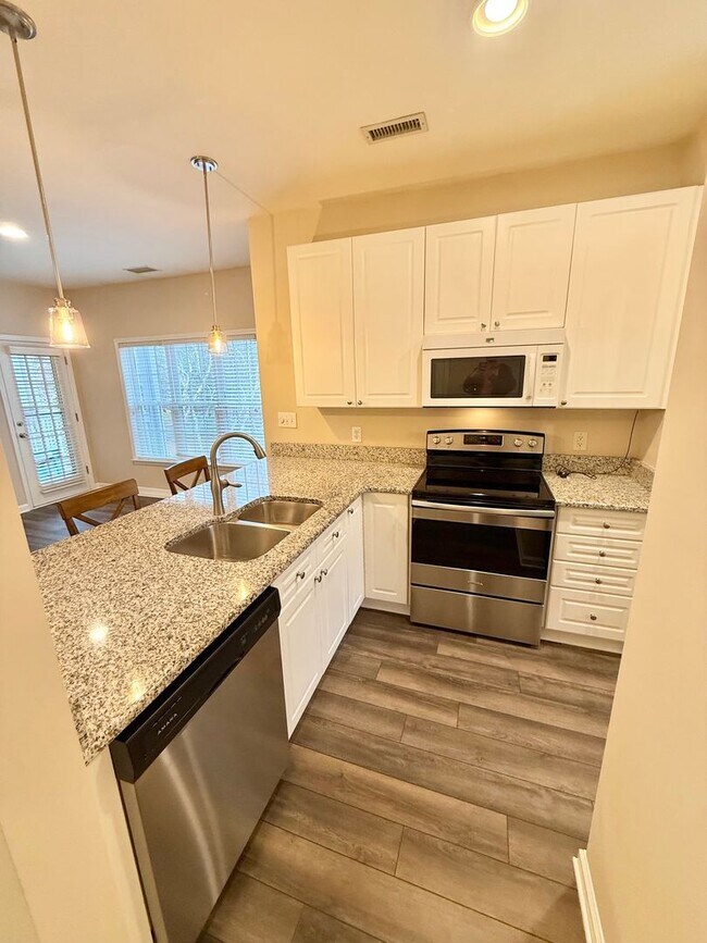 Building Photo - Modern Condo Near Lake Norman!!