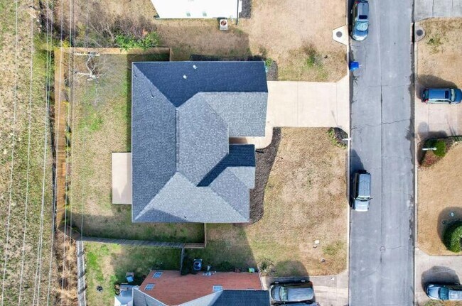 Building Photo - 1907 Igou Pl Dr