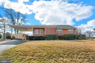 Building Photo - 3 bed 1 bath Updated Rancher For Rent