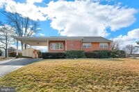 Building Photo - 3 bed 1 bath Updated Rancher For Rent