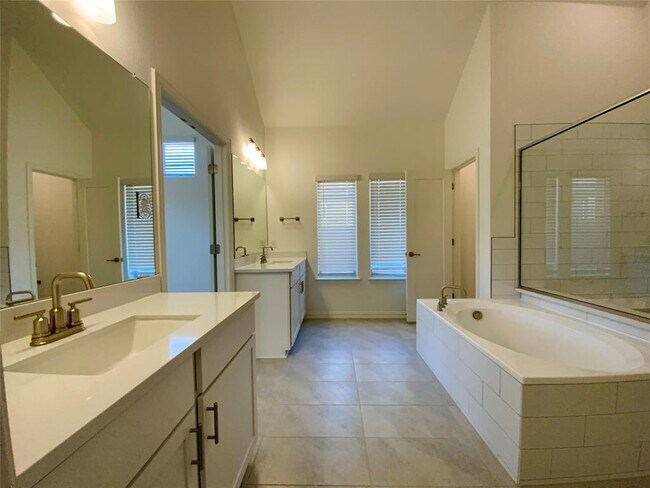 Building Photo - 247 Du Bois Ln