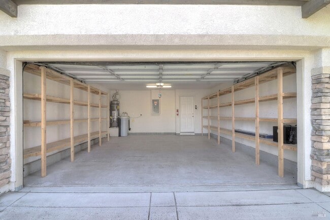 Building Photo - 359 Glenn Lakes Dr