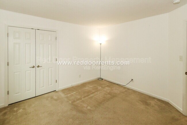 Building Photo - 10031 Golden Dr