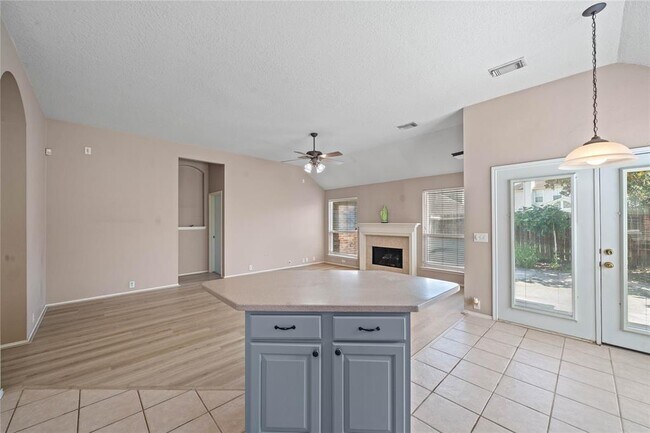 Building Photo - 11843 Leaf Oak Dr