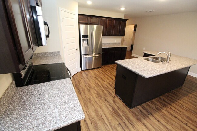 Building Photo - Coming Soon! 3-Bed/2-Bath Brick Home in Mi...