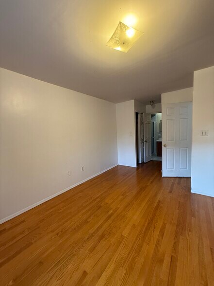 Building Photo - 1936 83rd St